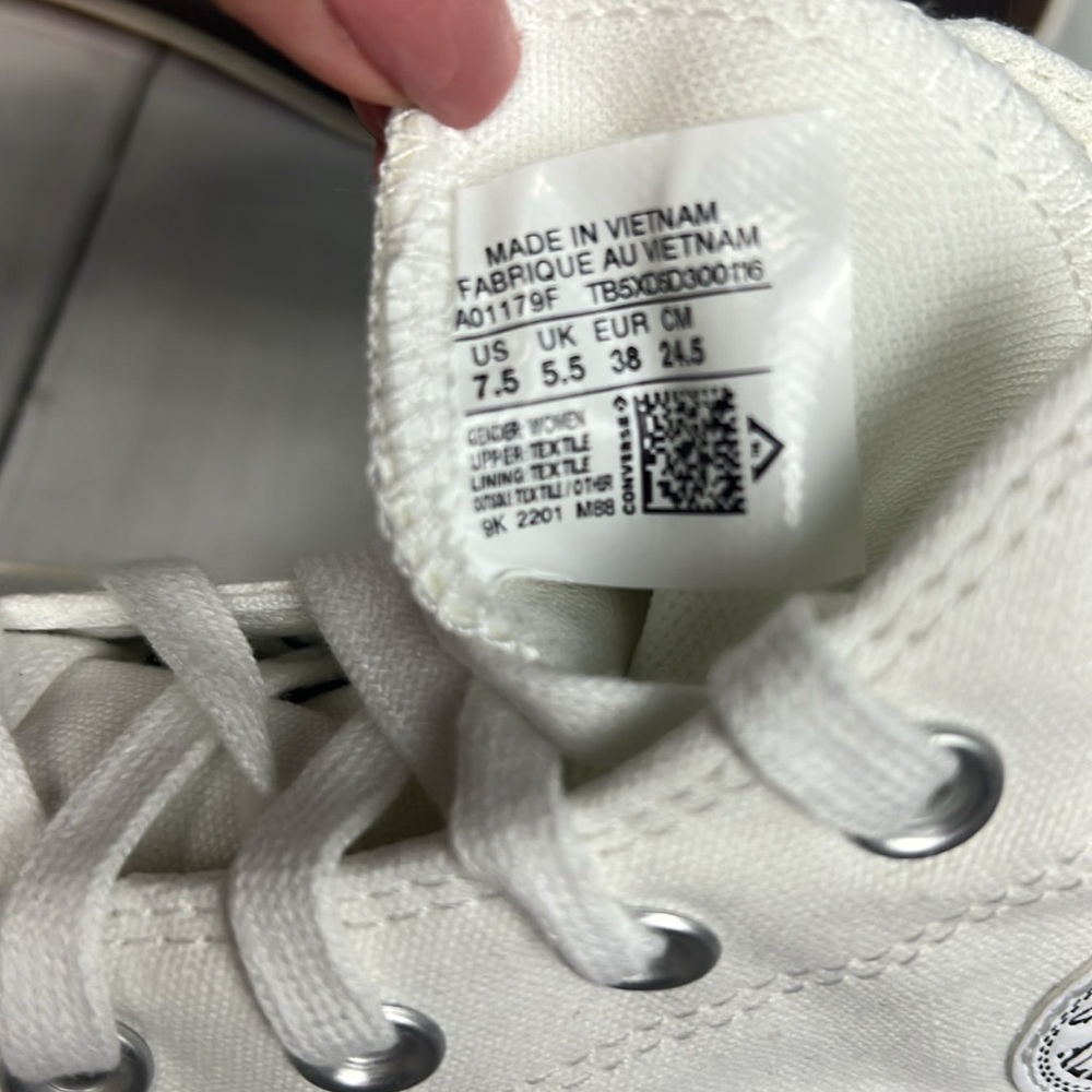 Converse Women’s Chuck Taylor All Star High Top White/Multicolor Trim Size 7.5 - Picture 10 of 12